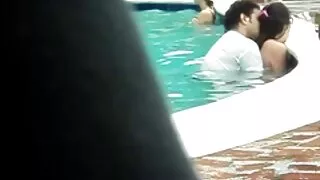 Брюнетка кінчає під український секс відео час мастурбації на стільці
