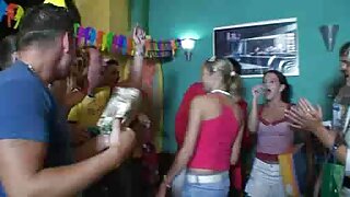 Вилизала кицьку