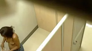 Сантехнік трахнув молоду дочку в українське порно безкоштовно матір
