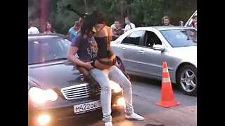 Телиця в колготках і халаті дається Доггі стайл в українське порно фото її анус