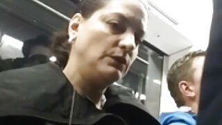 Дрочит хлопцеві