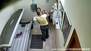 Чоловіки підтягують українське порно відео кукані розкішна дівчина в нижній білизні
