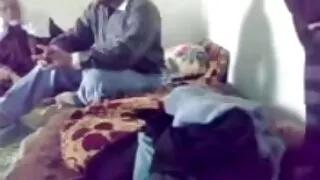 Матуся порно відео українське в тренажерному залі скаче на члені тренера з кицькою