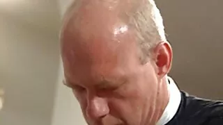 Маленька порно відео українське дівчина верхи на великий чорний член