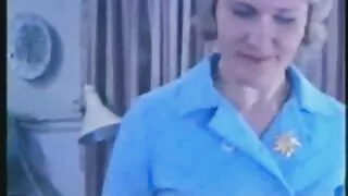 Татуйована блондинка стрибає її українські порно фільми кицьку на члені