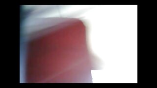 Заковтує яйця